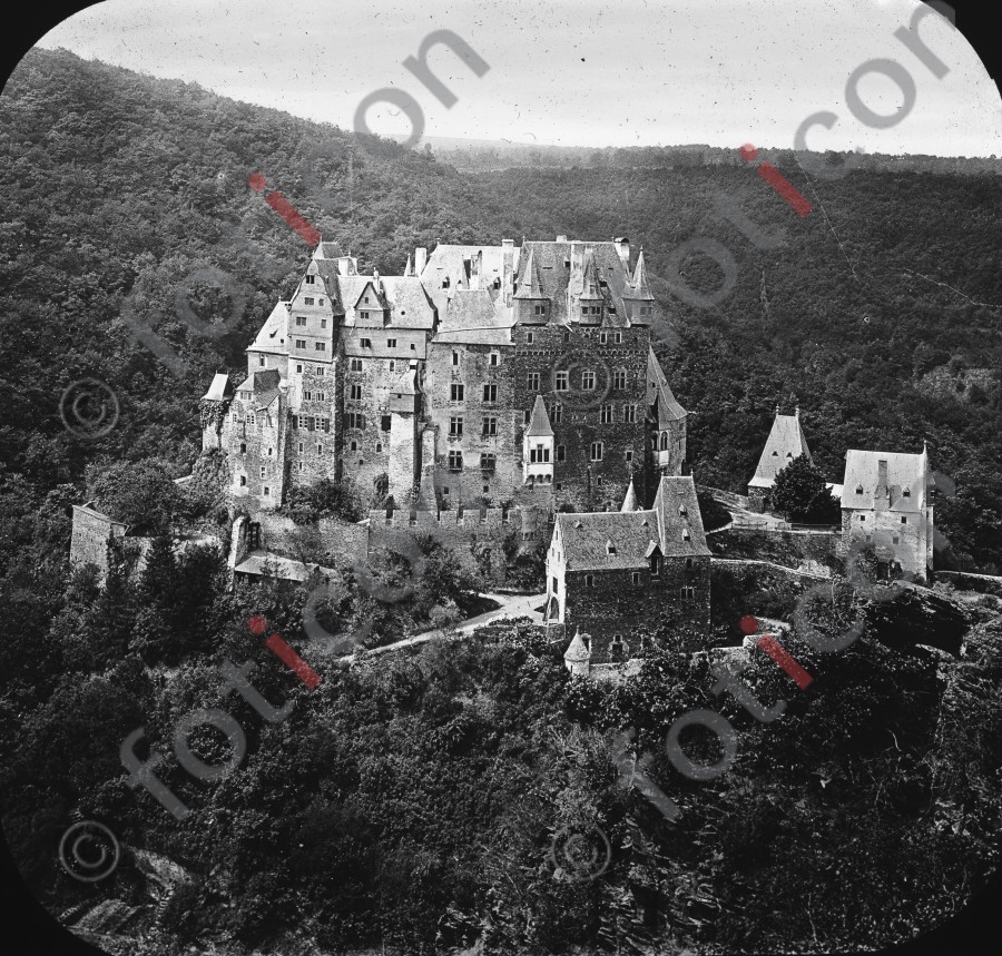 Burg Eltz | Eltz Castle - Foto simon-195-010-sw.jpg | foticon.de - Bilddatenbank für Motive aus Geschichte und Kultur
